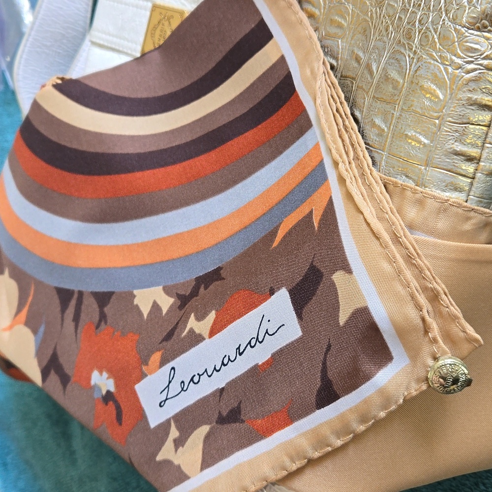 LEONARDI NWT Beige/Rust Geometric Arch Scarf NWT 30"x 30" (BIN 008)